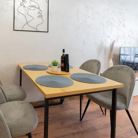 New Modern & Cozy With Free Private Parking And Ev Charging Station