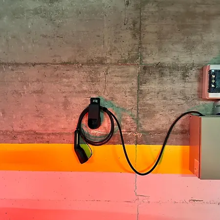 New Modern & Cozy With Free Private Parking And Ev Charging Station