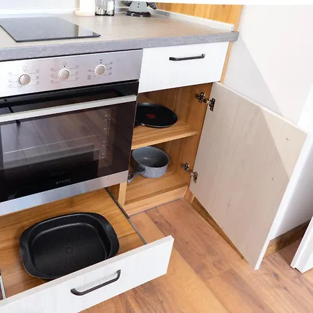 New Modern & Cozy With Free Private Parking And Ev Charging Station Appartement *