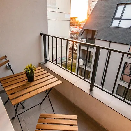 شقة New Modern & Cozy With Free Private Parking And Ev Charging Station