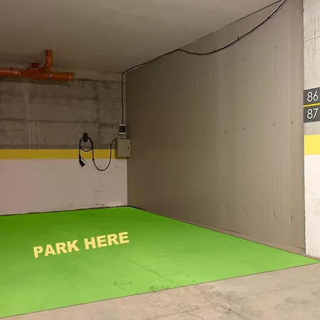 New Modern & Cozy With Free Private Parking And Ev Charging Station Appartement