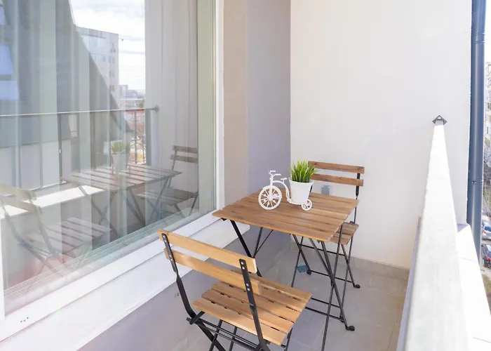 Apartment New Modern & Cozy With Free Private Parking And Ev Charging Station *
