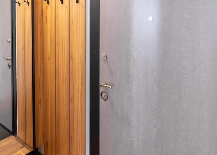 New Modern & Cozy With Free Private Parking And Ev Charging Station Apartment